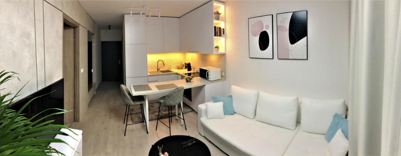 Top Urban Apartment - Free Parking, Green Energy, Modern Style Bratislava Exterior photo